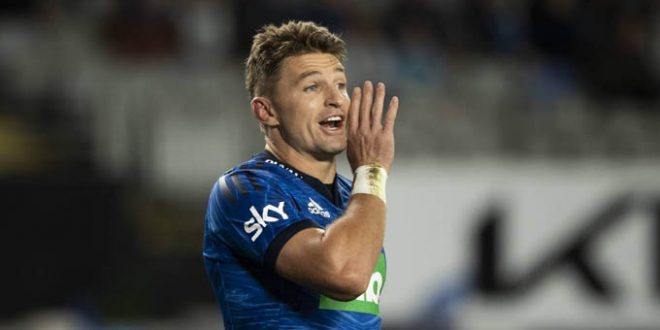 La brillantez de Beauden Barrett le da a Blues 41 puntos sin anotar en la victoria sobre Rebels