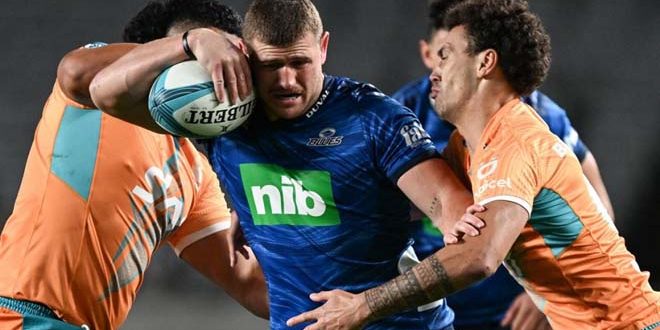 Timoci Tavatavanawai de Moana Pasifika anota un gol sorpresa en la derrota ante Blues